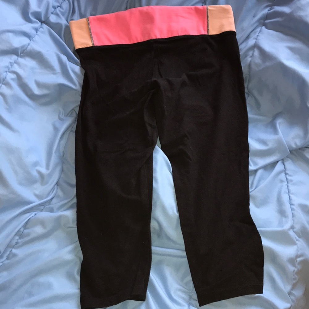 Victoria’s Secret PINK Capri Yoga Pants - Picture 2 of 4